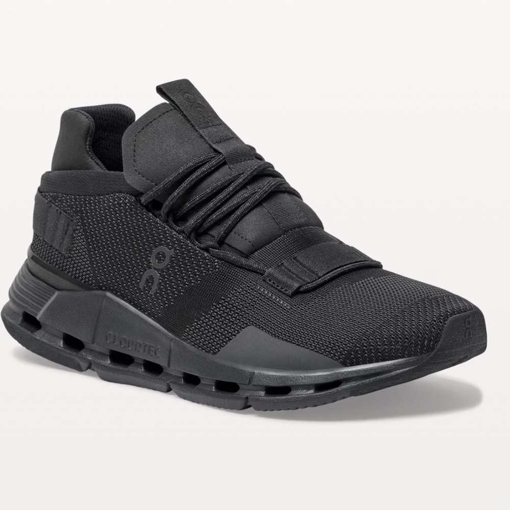 On Running Woman’s Black Athletic Shoes - Picture 4 of 5